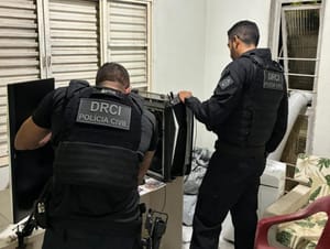 PC cumpre prisão de grupo criminoso que usava IA para invasões e fraudes eletrônicas