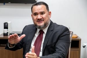 Justiça coloca fim em ação de Taques contra Mauro e arquiva caso da Oi