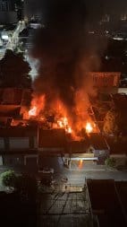 Incêndio destrói boate sertaneja no centro de Cuiabá na madrugada desta sexta-feira