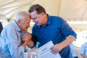 Max se emociona ao homenagear ex-aluno de 96 anos no aniversário do IFMT São Vicente