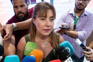 Flávia diz que "tem porta aberta" e não suspeita quem seria autor de escuta ilegal