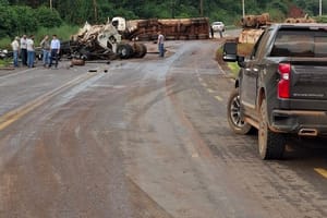 Motorista de 31 anos morre em colisão frontal entre dois caminhões em rodovia de MT