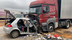 Seis pessoas da mesma família morrem em gravíssimo acidente entre carro e carreta