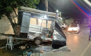 Motorista é preso após colidir carro em food truck de baguncinha