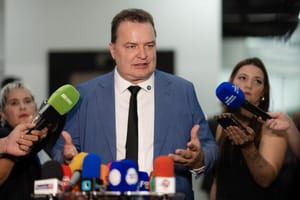 Max Russi defende direitos e piso salarial para 7 mil professores de creches