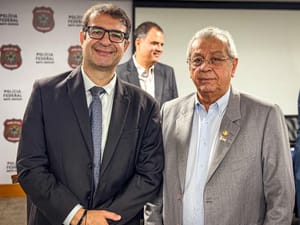 Jayme Campos recebe homenagem da PF por apoio à instituição em MT