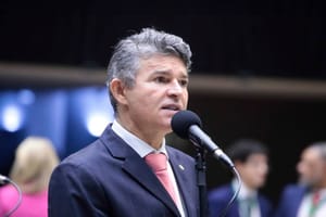 Presidente dá chamada em Medeiros e diz que candidatura ao Senado não é exclusividade no PL