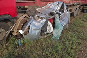 Passageiro de Onix morre na hora em colisão com carreta na MT-010; veja vídeo