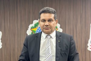 Flávia manda recado para presidente da Câmara de VG se "ele quiser ter paz"