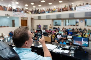 Max articula solução humanitária para evitar despejo de milhares de famílias