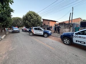 Dupla invade residência e mata mulher a tiros em MT; suspeitos acabaram detidos