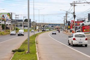Motociclista perde controle, bate em poste e morre na Avenida da FEB em Várzea Grande