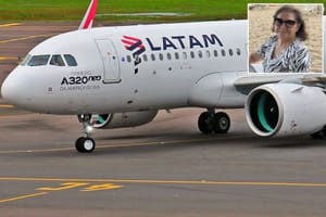 Idosa de 72 anos morre após cair de escada de avião durante desembarque