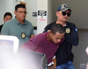 Menina de 12 anos morreu enforcada após pai ler troca de mensagens dela com garoto
