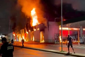 VG decreta calamidade após incêndio atingir depósito da Secretaria de Educação