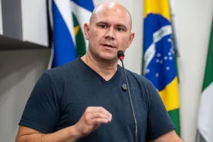 Abilio diz que não vai permitir aumento da tarifa de água e 'culpa' ex-prefeito