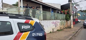 Homem é encontrado morto com sinais de violência dentro de casa abandonada em Cuiabá