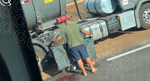 Motociclista tem perna amputada após ser atropelado por caminhão na BR-364