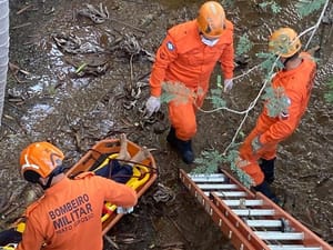 Homem é resgatado após queda de aproximadamente quatro metros de altura em rede pluvial