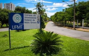 Professor da UFMT é indiciado por assédio sexual; alunas teriam sido trancadas em sala