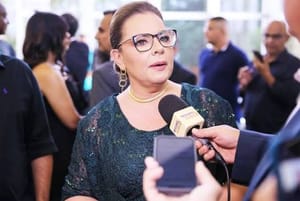 Paula Calil pede votos a colegas para mudar regimento interno
