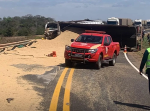 Caminhoneiro morre preso às ferragens após colisão entre veículos de carga na MT-130