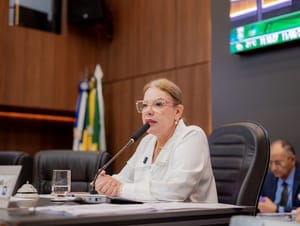 Câmara aprova em segunda votação projeto de Paula Calil que cria Banco Municipal de Ração para cães e gatos