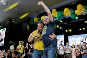 Prefeito de Rondonópolis declara apoio à reeleição de Pivetta em evento; veja vídeo