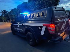 Homem agride esposa com bebê no colo; criança tem traumatismo craniano