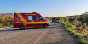 Gol capota em ribanceira e deixa família ferida em interior de Mato Grosso