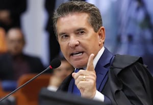 Sérgio Ricardo critica falta de conselheiros em sessão; "desrespeito"
