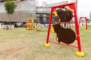 Prefeitura finaliza instalação de novo parque na Arena Pantanal com investimento do Estado