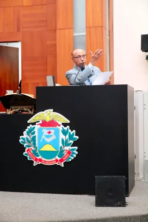 Julio Campos enquadra deputados por plenário por esvaziado na ALMT