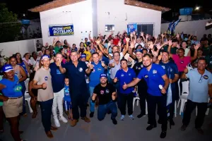 Reunião reúne centenas de pessoas em reconhecimento às ações de Botelho