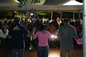 Movimento católico reúne mais de 500 fiéis e reforça apoio a Assis e Samantha